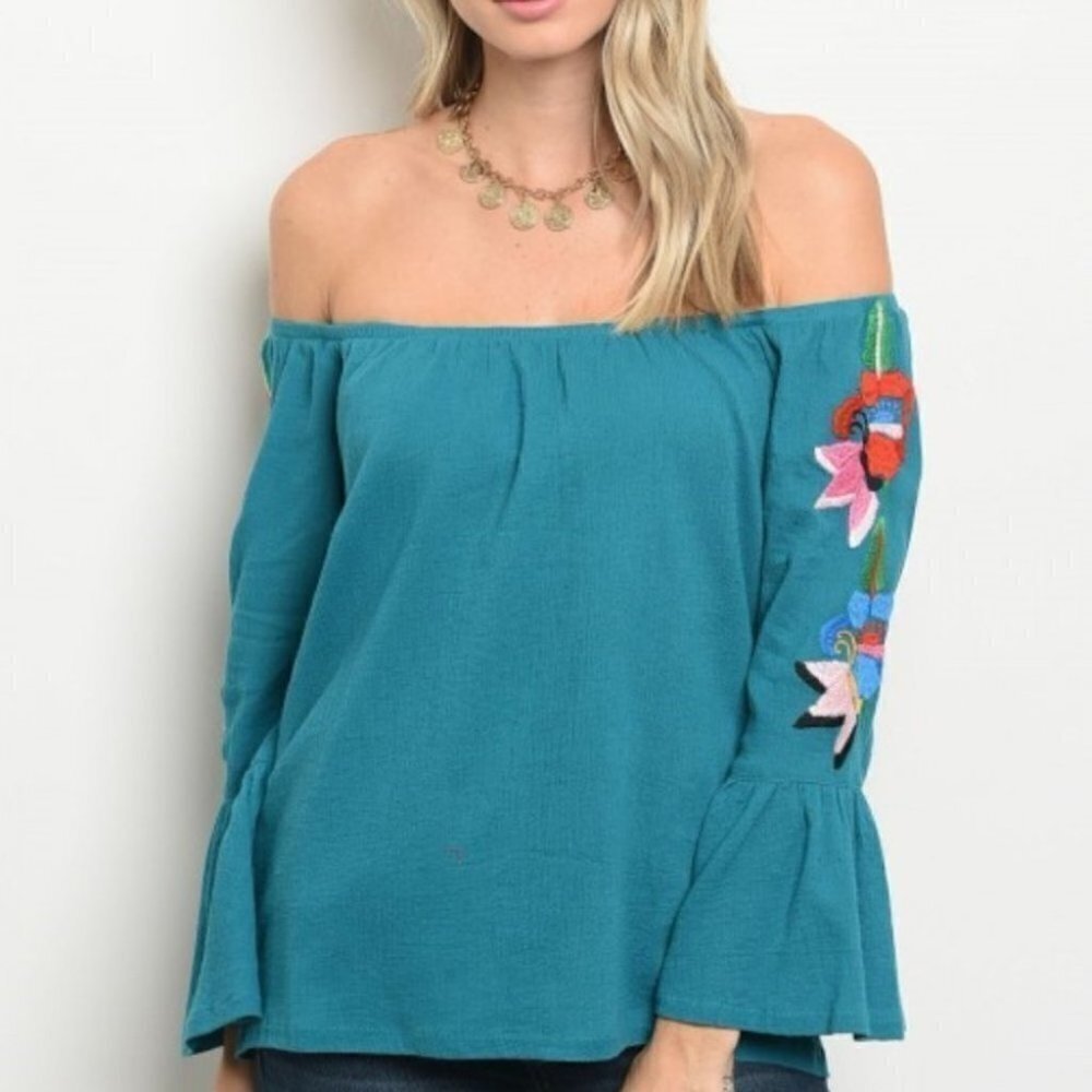 OFF SHOULDER TOP